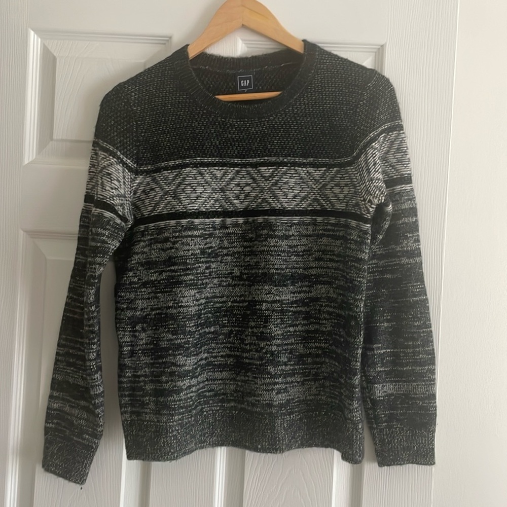 Gap sweater